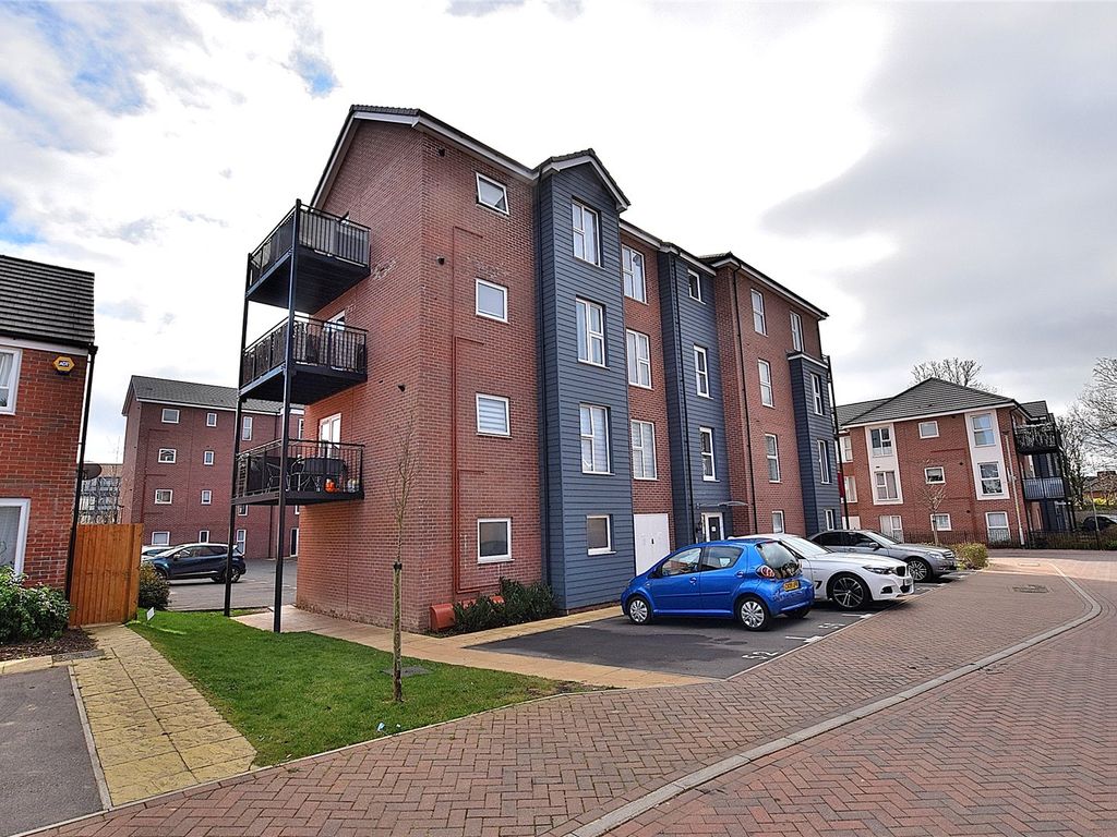 2 bed flat for sale in Bagshawe Way, Dunstable, Bedfordshire LU5, £210,000