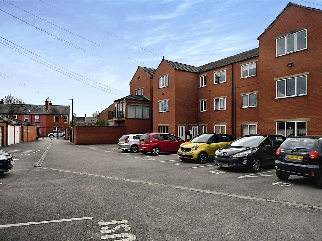 2 bed flat for sale in Riverside Lawns, Peel Street, Lincoln, Lincolnshire LN5, £120,000