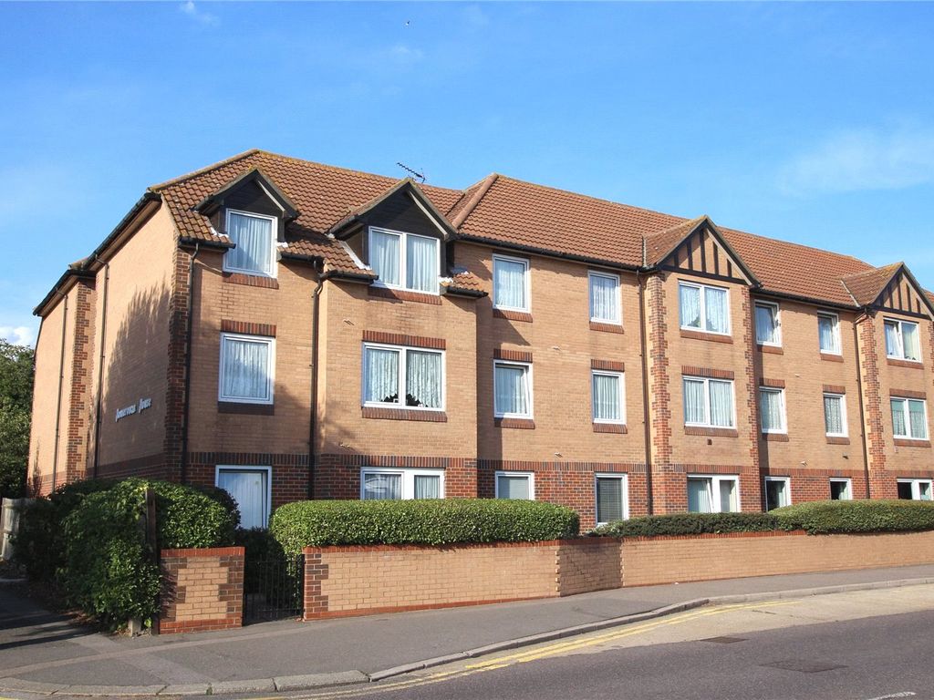 1 bed flat for sale in Station Road, Thorpe Bay, Essex SS1, £135,000