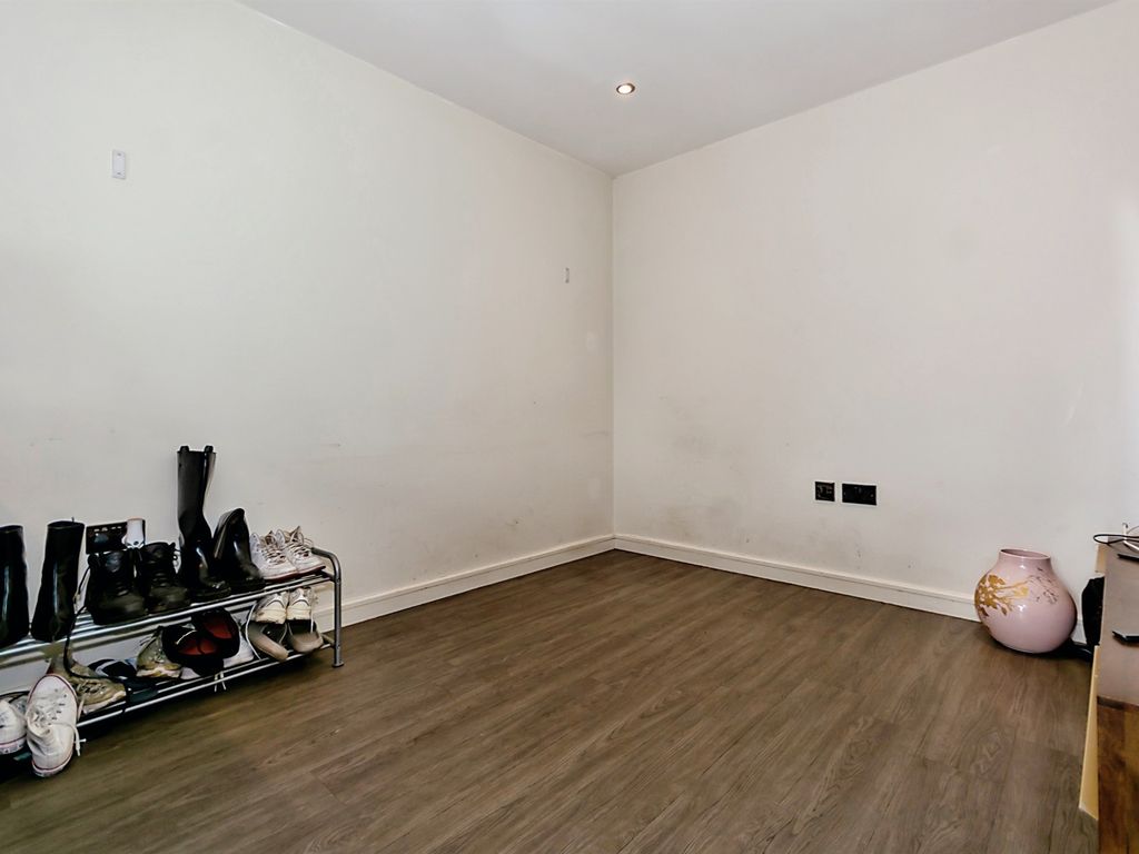 1 bed flat for sale in Stratford Road, Shirley, Solihull B90, £165,000