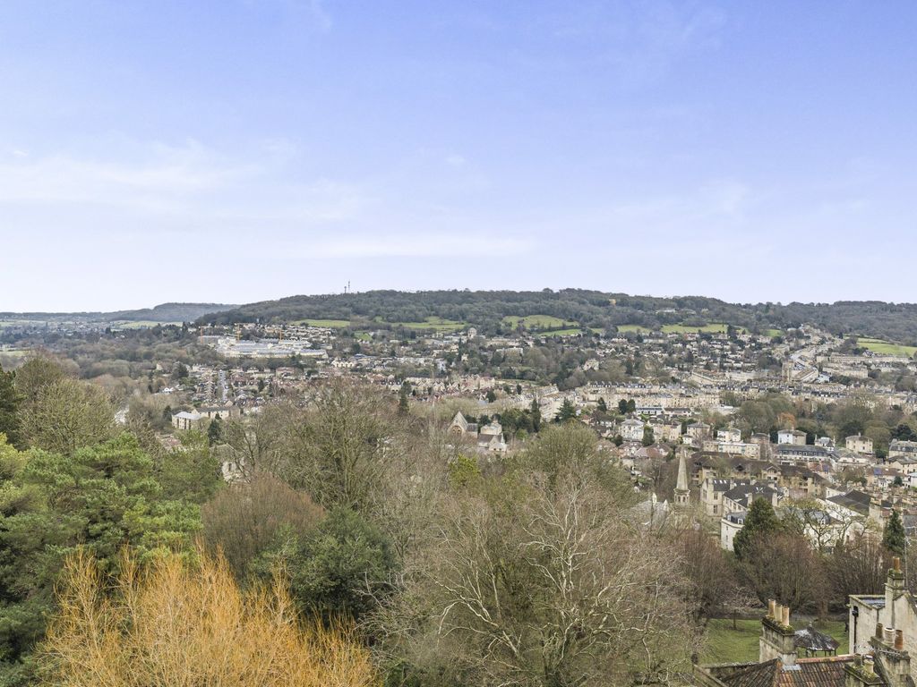 2 bed flat for sale in Camden Crescent, Bath, Somerset BA1, £325,000