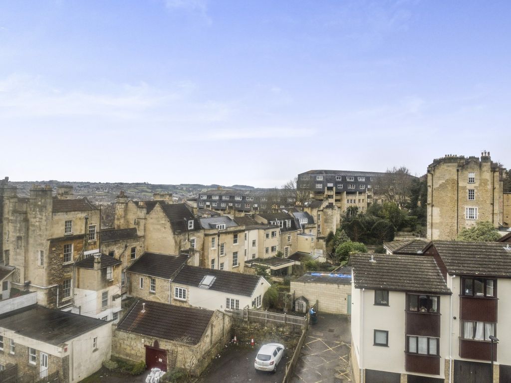 2 bed flat for sale in Camden Crescent, Bath, Somerset BA1, £325,000