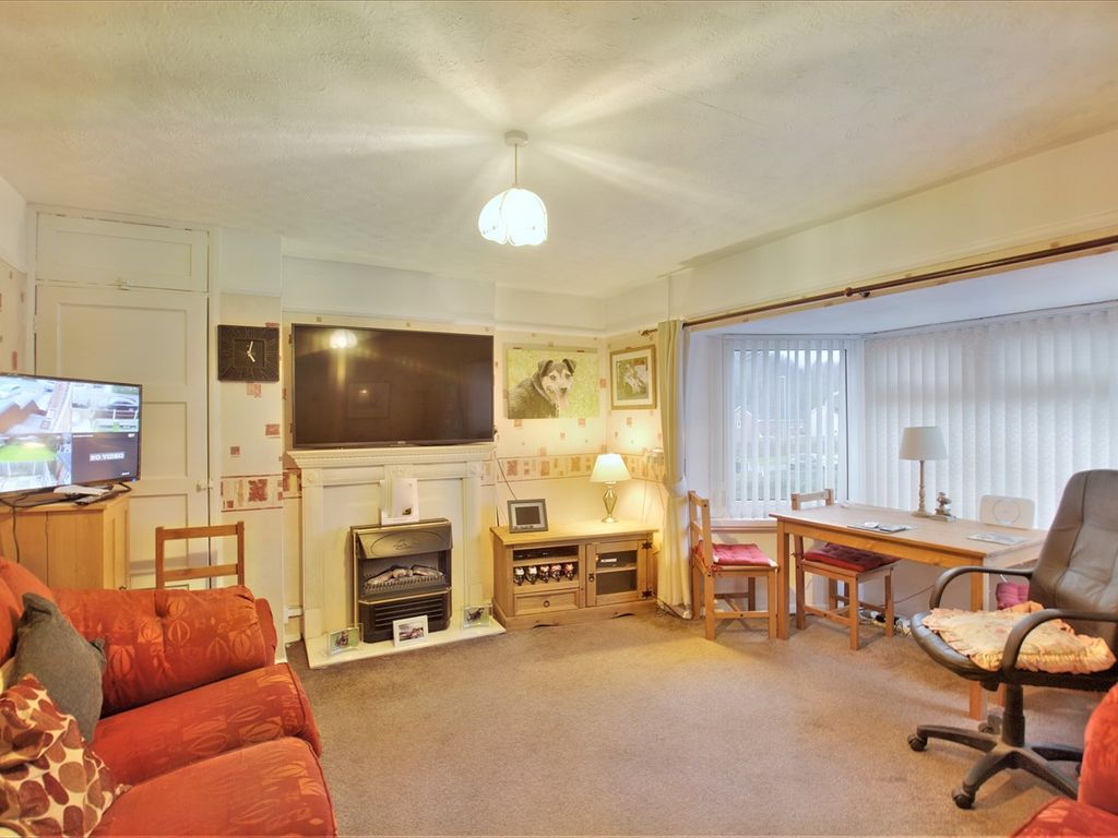3 bed flat for sale in Maes Y Gwanwyn, Rhostyllen, Wrexham LL14, £105,000