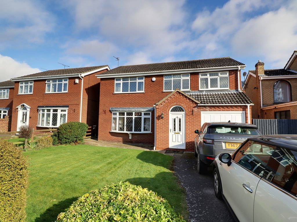 4 bed detached house for sale in Church View Close, Belton, Doncaster DN9, £300,000