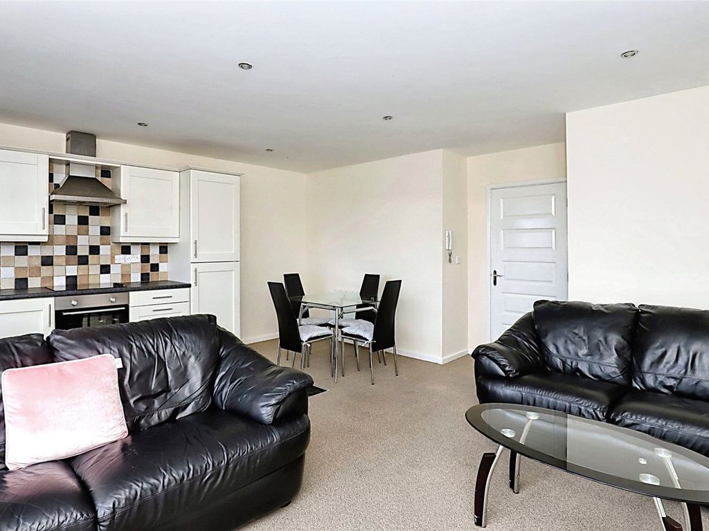 2 bed flat for sale in Fishponds View, Sheffield, South Yorkshire S13, £107,500