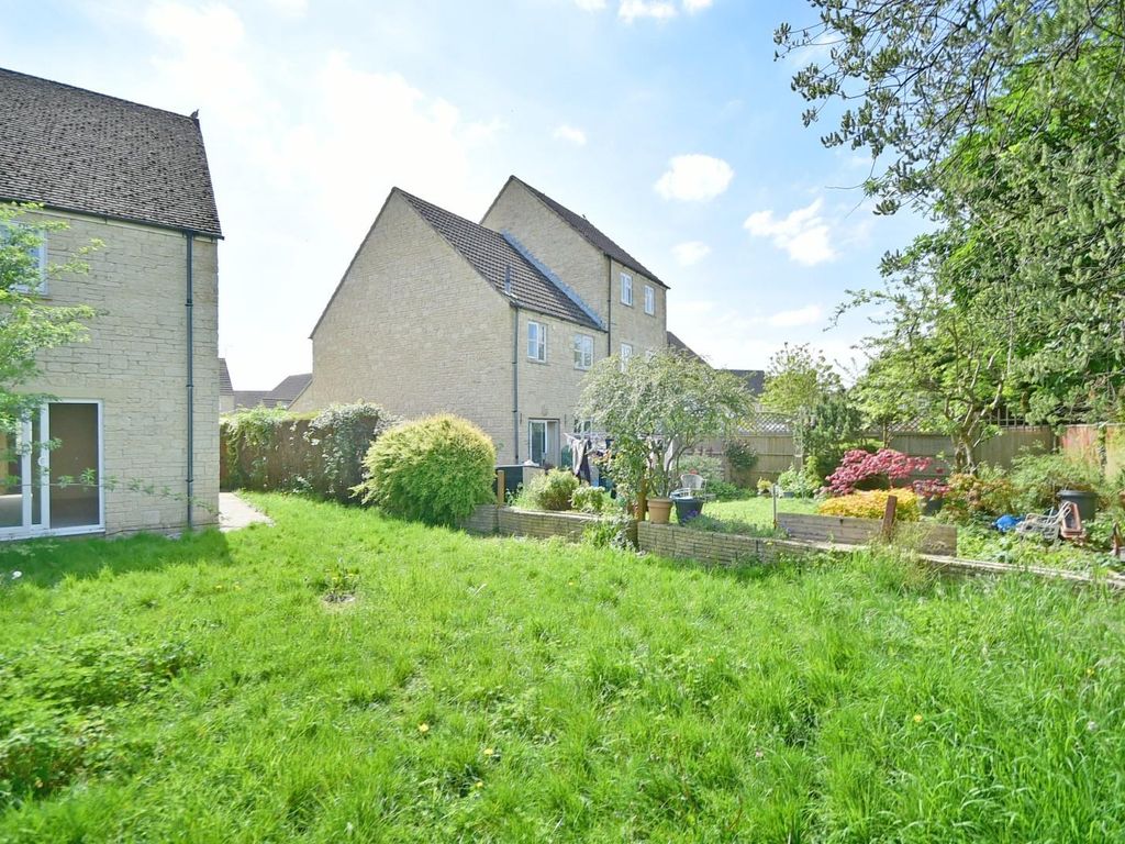 2 bed end terrace house for sale in Perrinsfield, Lechlade GL7, £225,000