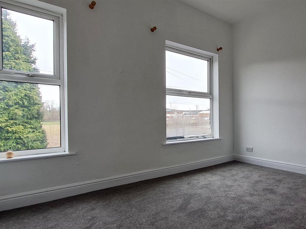 2 bed property for sale in Dogpool Lane, Birmingham B30, £180,000