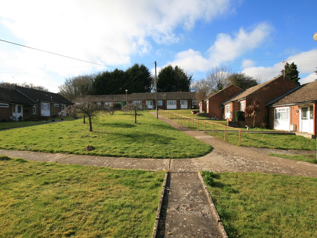 2 bed bungalow for sale in Calland, Ashford TN25, £280,000