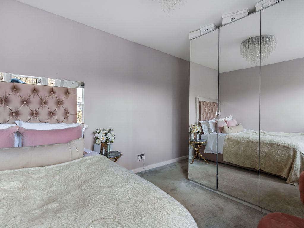 1 bed flat for sale in Taverner Square, Highbury Grange, London N5, £275,000