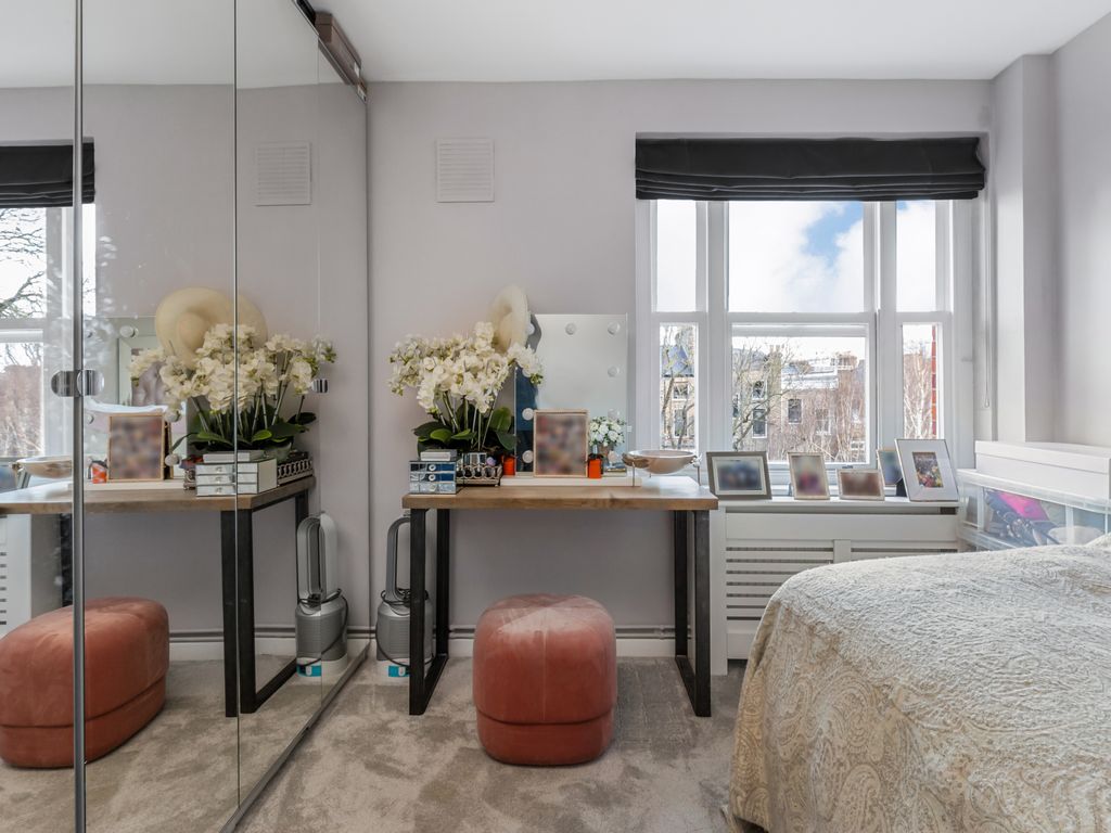 1 bed flat for sale in Taverner Square, Highbury Grange, London N5, £275,000