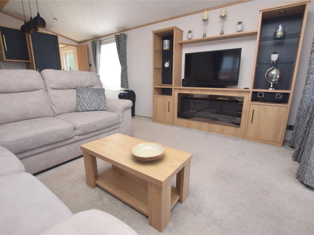 2 bed mobile/park home for sale in Fairview Heights, Devon Hills Holiday Park, Paignton, Devon TQ4, £90,000