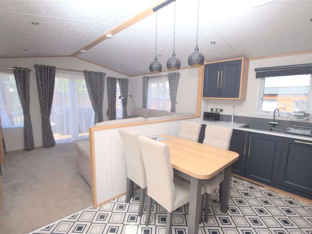 2 bed mobile/park home for sale in Fairview Heights, Devon Hills Holiday Park, Paignton, Devon TQ4, £90,000