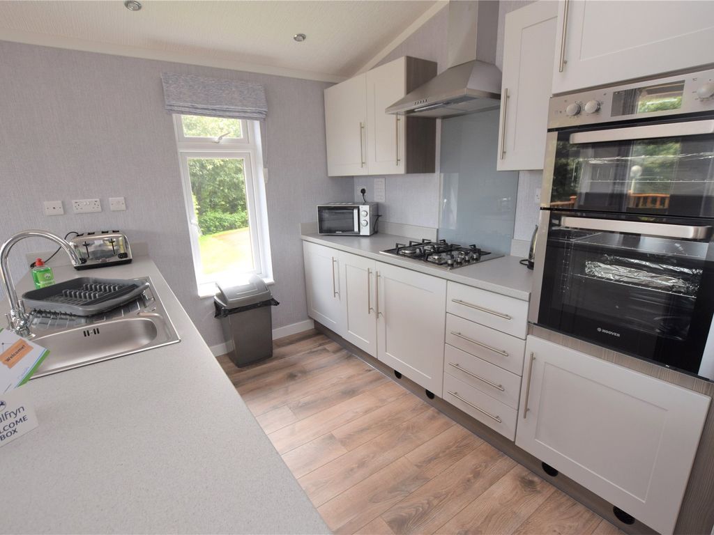 3 bed mobile/park home for sale in Devon Hills Holiday Park, Paignton, Devon TQ4, £95,000