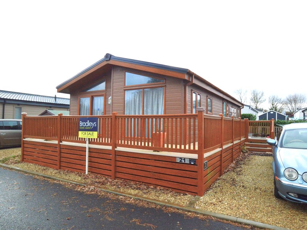 2 bed bungalow for sale in Bowdens, Langport, Somerset TA10, £155,000