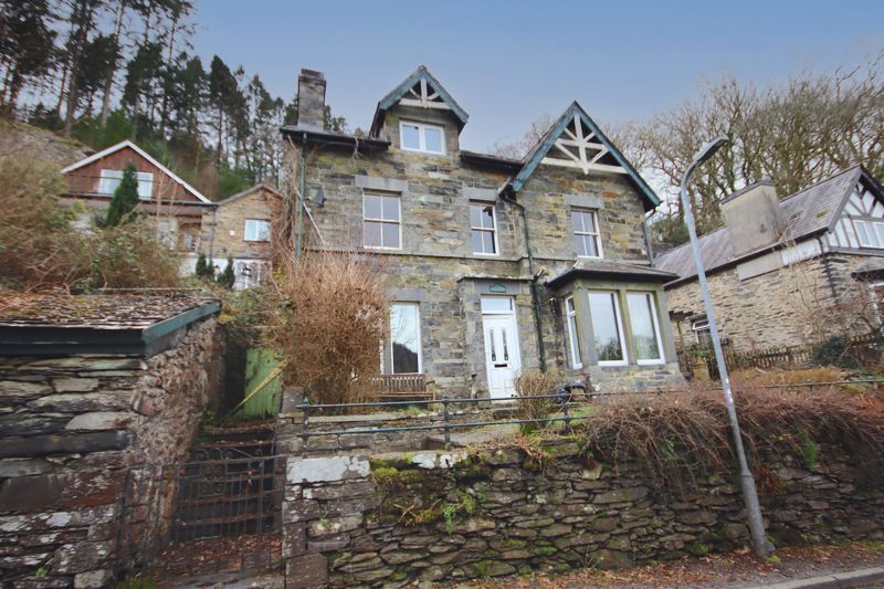 6 bed detached house for sale in Pentrefoelas, Betws-Y-Coed LL24, £295,000