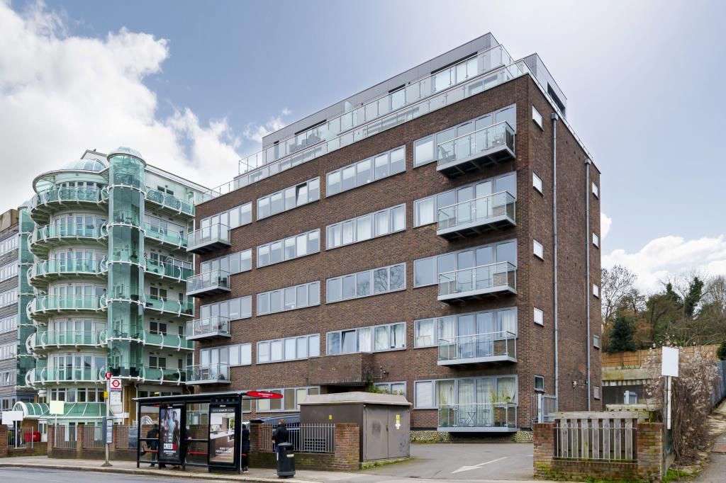 2 bed flat for sale in New Barnet, Barnet EN5, £325,000