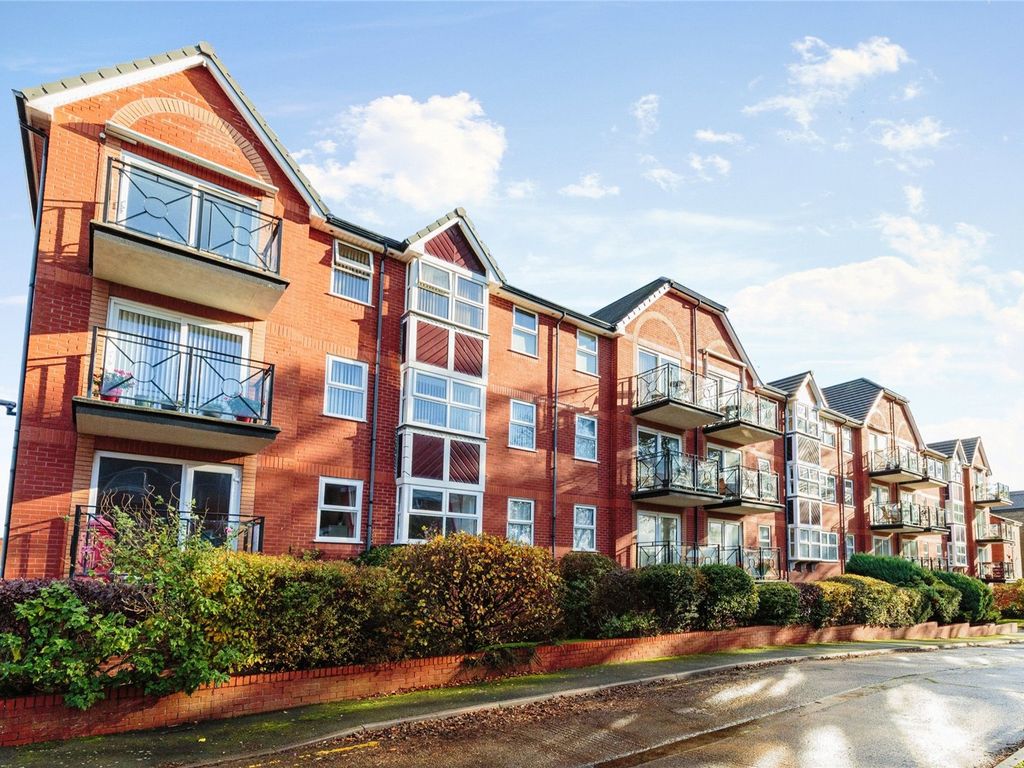 2 bed flat for sale in St. Andrews Road North, Lytham St. Annes FY8, £118,000