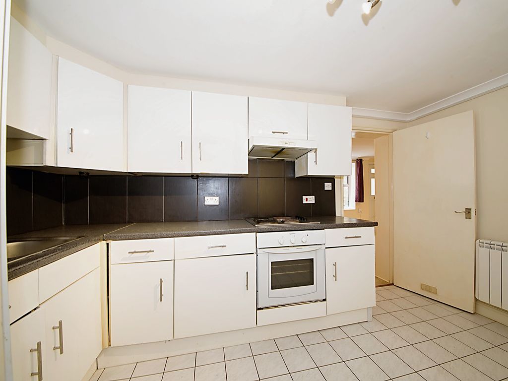 1 bed flat for sale in Buckland Road, Maidstone, Kent ME16, £130,000