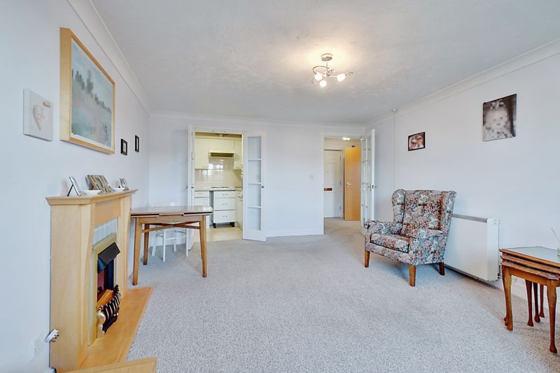 1 bed flat for sale in Blenheim Court, Christchurch BH23, £92,000