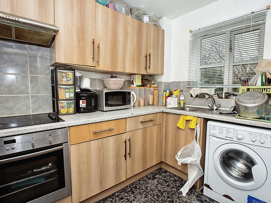 2 bed flat for sale in Wanderer Drive, Barking IG11, £190,000