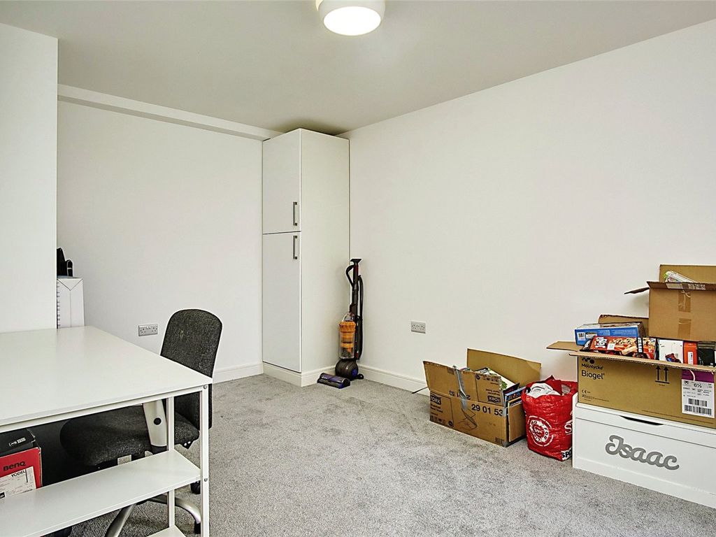 2 bed flat for sale in High Street, Ryde, Isle Of Wight PO33, £170,000