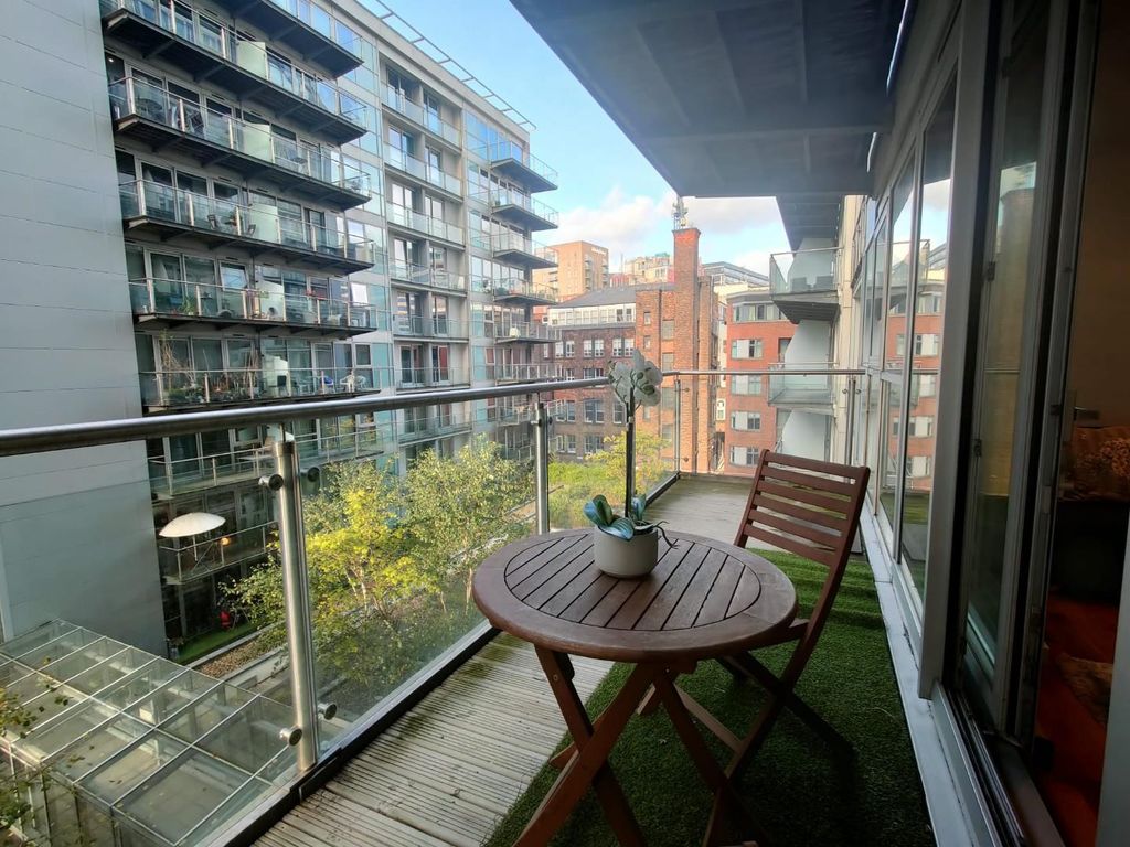 2 bed flat for sale in The Edge, Clowes Street, Salford M3, £300,000