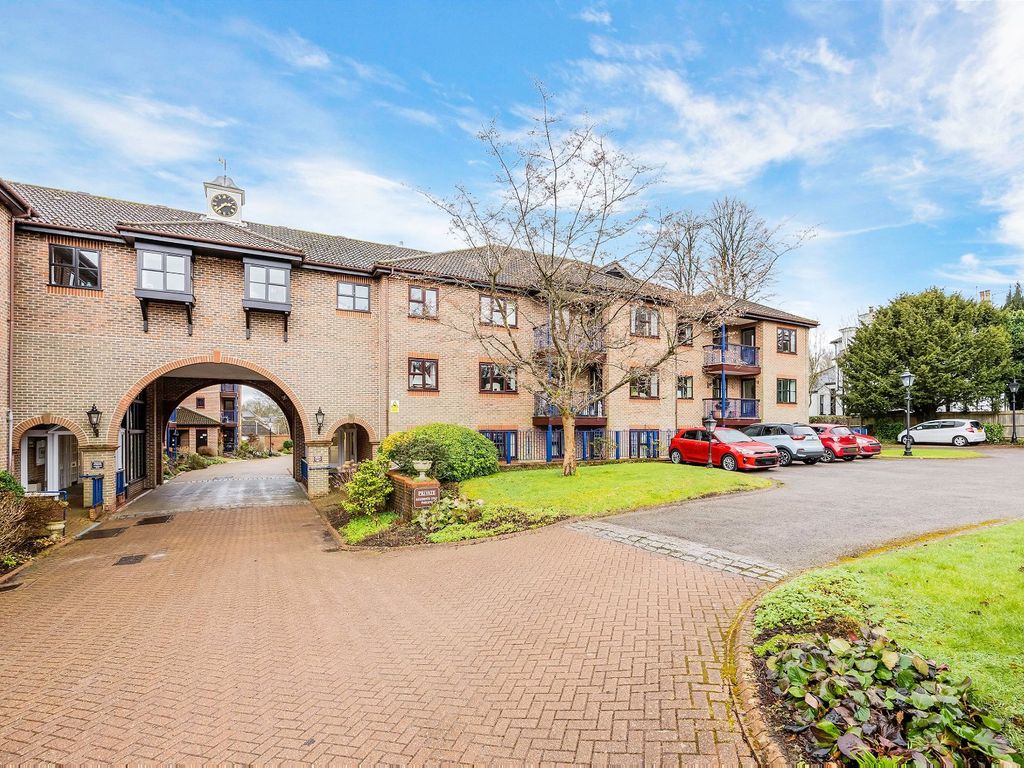 2 bed flat for sale in Wraymead Place, Wray Park Road, Reigate RH2, £290,000