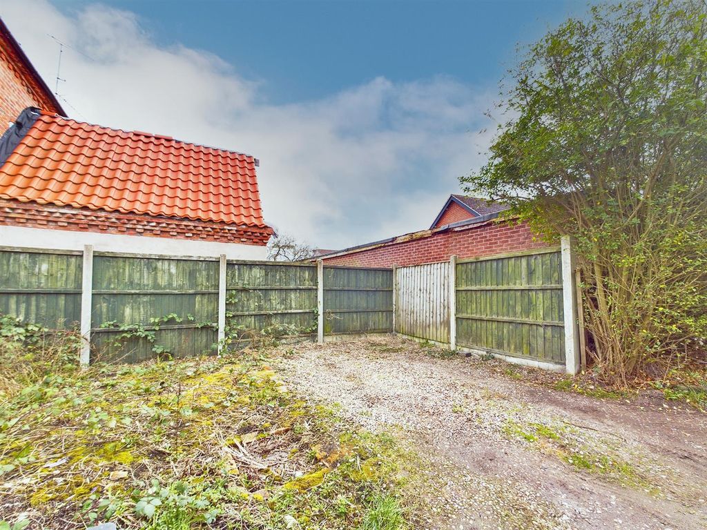 2 bed cottage for sale in Woods Lane, Calverton, Nottingham NG14, £250,000