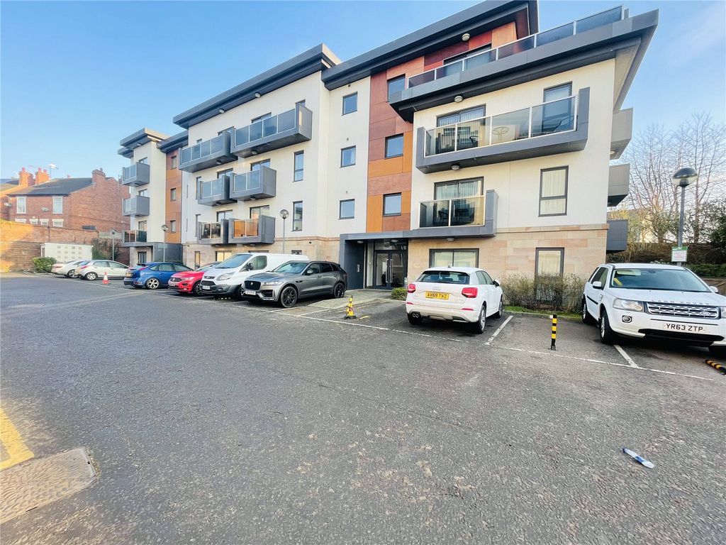 1 bed flat for sale in Chatsworth Road, Chesterfield, Derbyshire S40, £140,000
