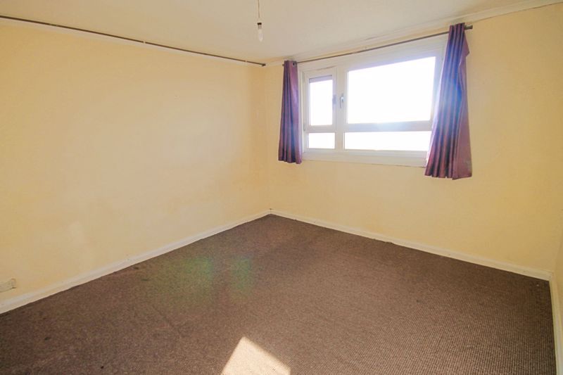 3 bed flat for sale in Lexden Road, London W3, £290,000