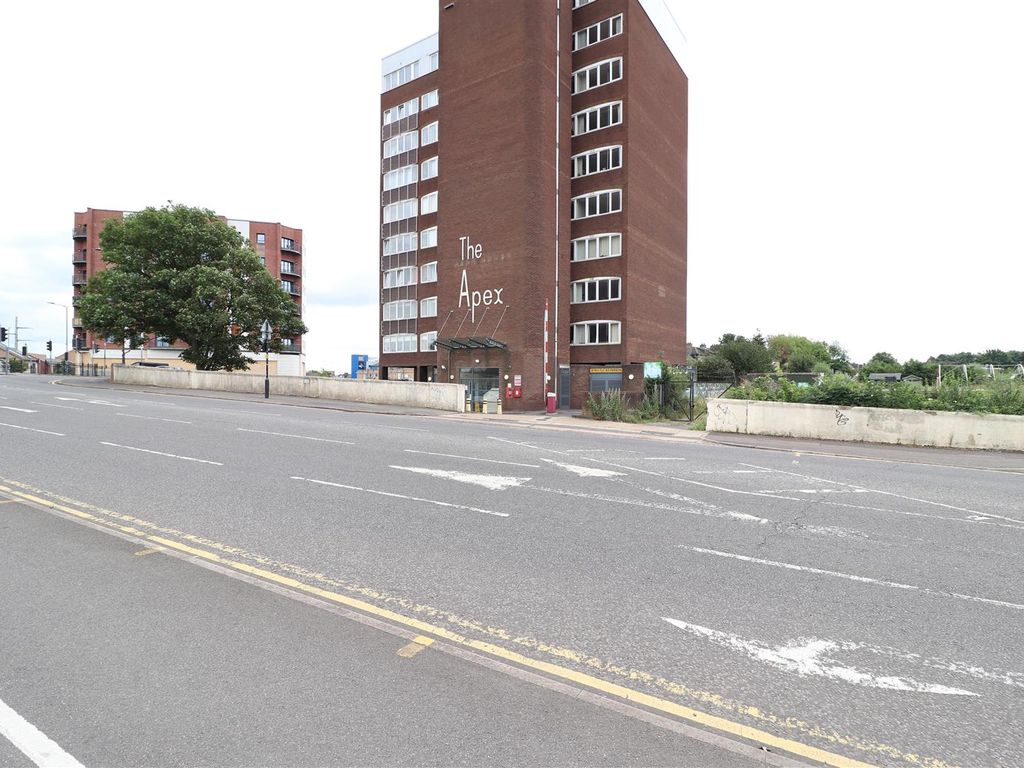 2 bed flat for sale in The Apex, Oundle Road, Peterborough PE2, £125,000