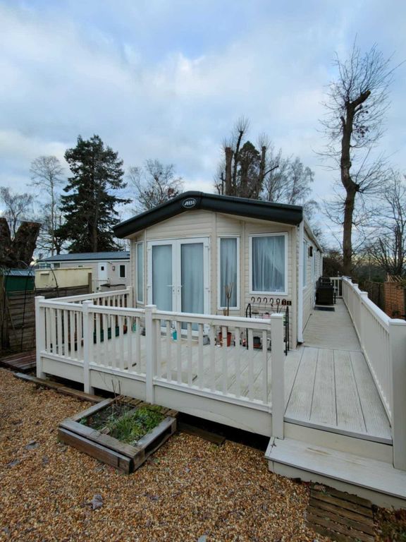 3 bed mobile/park home for sale in Ridgewest Street, Baldslow, St Leonards On Sea TN37, £40,000