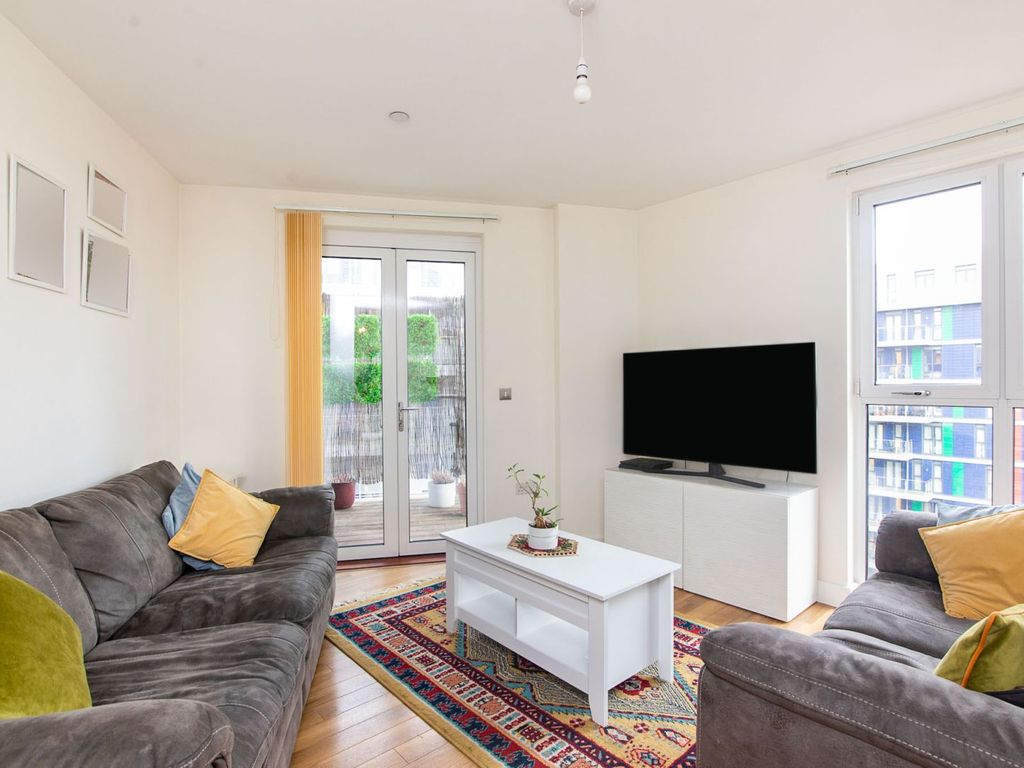 2 bed flat for sale in Hatton Road, Wembley HA0, £150,500