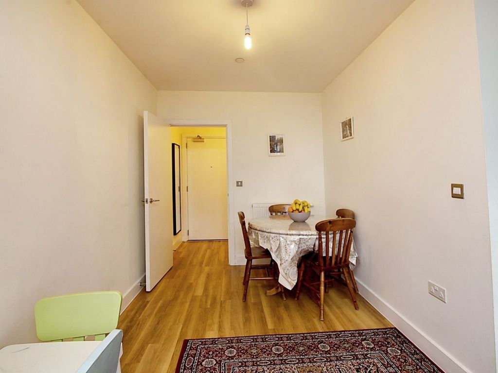 2 bed flat for sale in Hatton Road, Wembley HA0, £150,500
