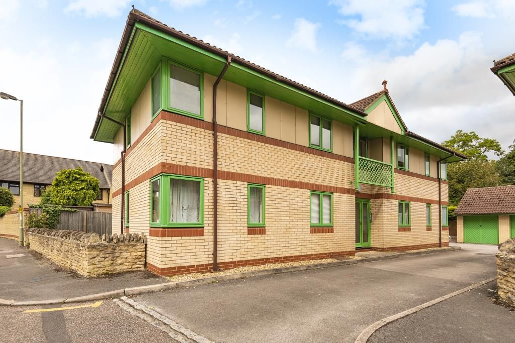 1 bed flat for sale in Bicester, Oxfordshire OX26, £150,000