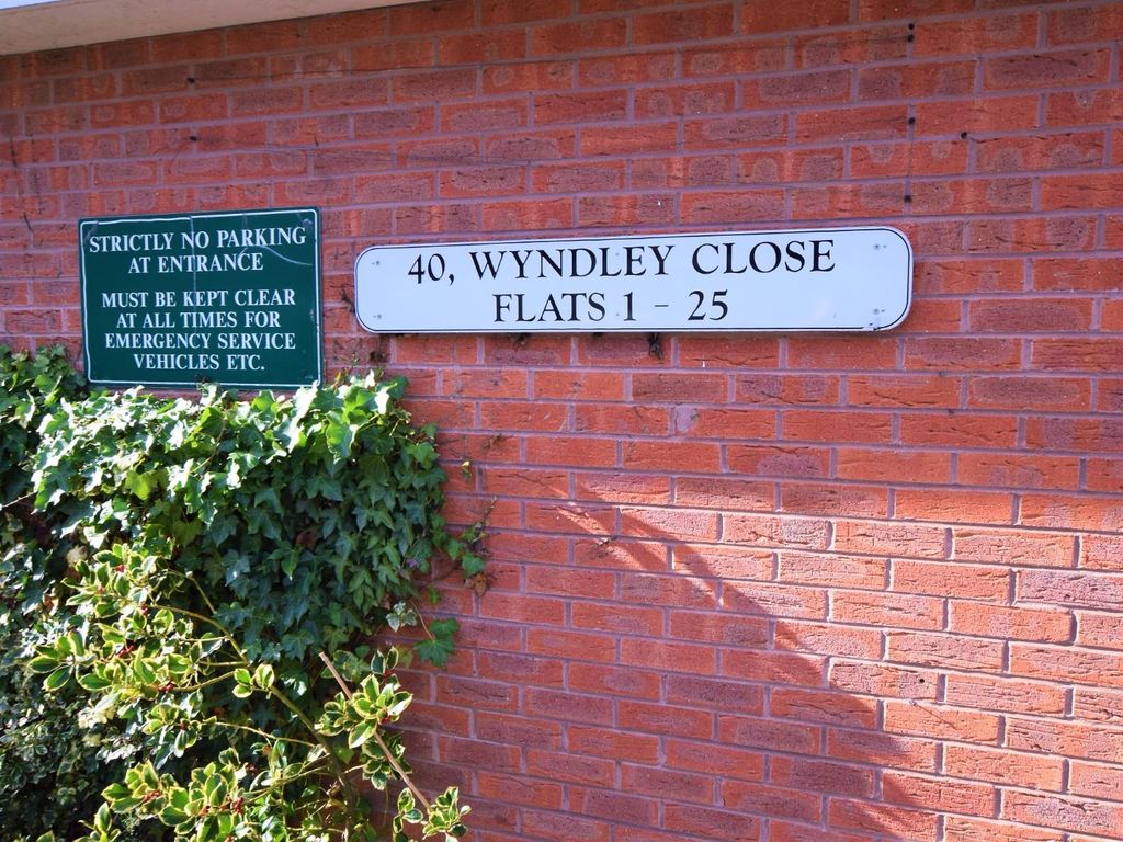 2 bed flat for sale in Wyndley Close, Sutton Coldfield B74, £240,000