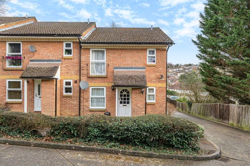 1 bed flat for sale in Lower Furney Close, High Wycombe HP13, £160,000
