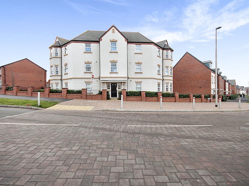 2 bed flat for sale in Vickers Way, Warwick CV34, £210,000