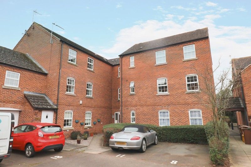 2 bed flat for sale in Herons Court, Hinckley, Leicestershire LE10, £150,000