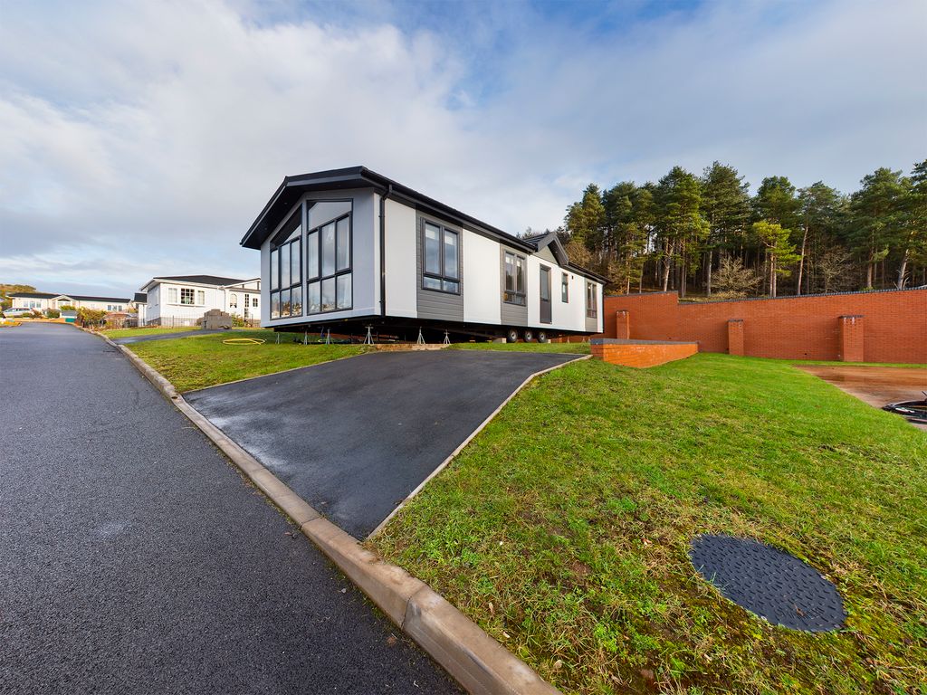 2 bed mobile/park home for sale in Hollins Park, Quatford, Bridgnorth WV15, £245,000