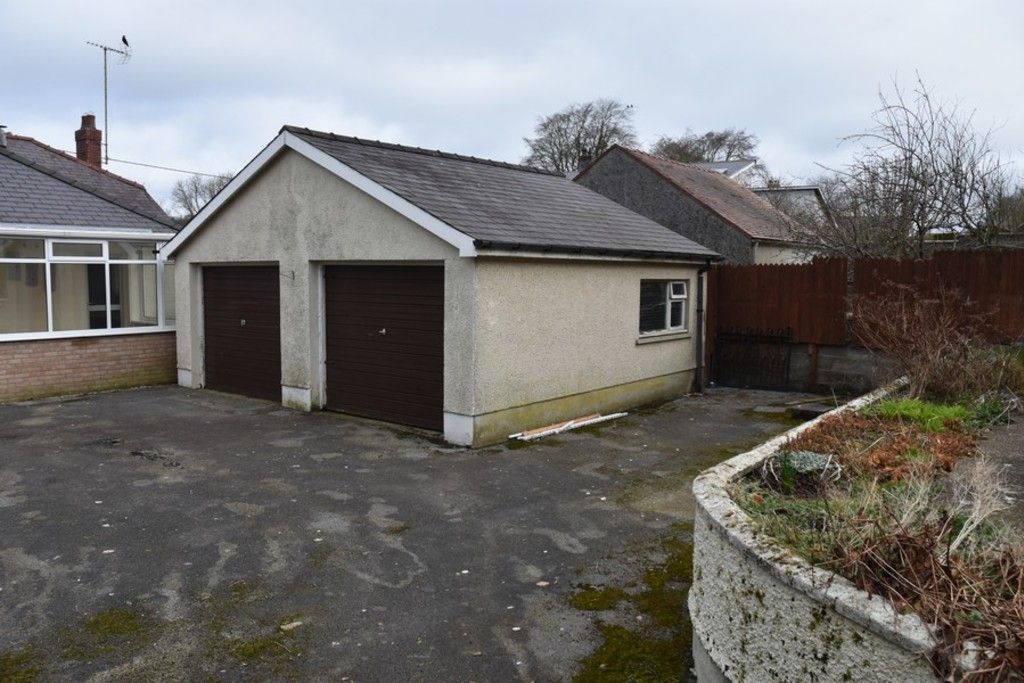4 bed detached bungalow for sale in Carmarthen Road, Newcastle Emlyn SA38, £245,000