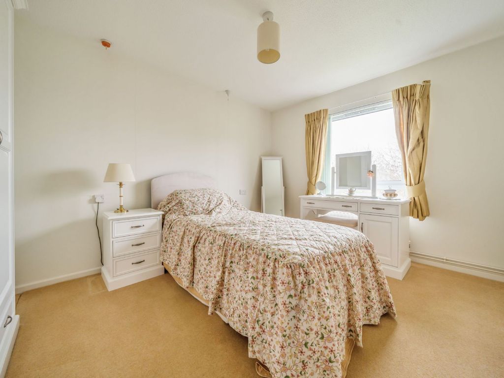 2 bed flat for sale in Roding Close, Elmbridge Village, Cranleigh, Surrey GU6, £175,000