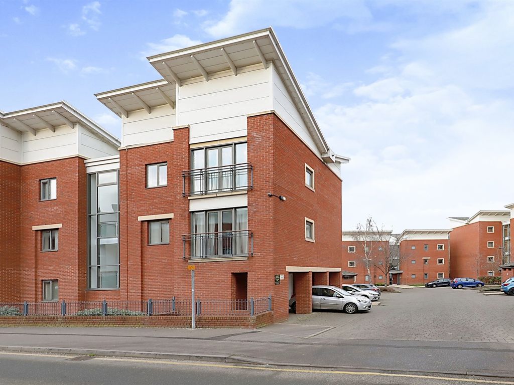 2 bed flat for sale in Albion Street, City Centre, Wolverhampton WV1, £120,000