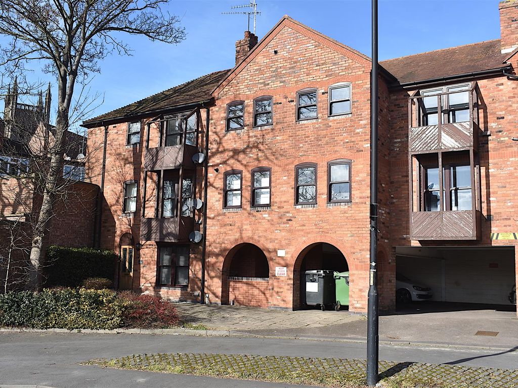2 bed flat for sale in City Walls Road, Worcester WR1, £145,950