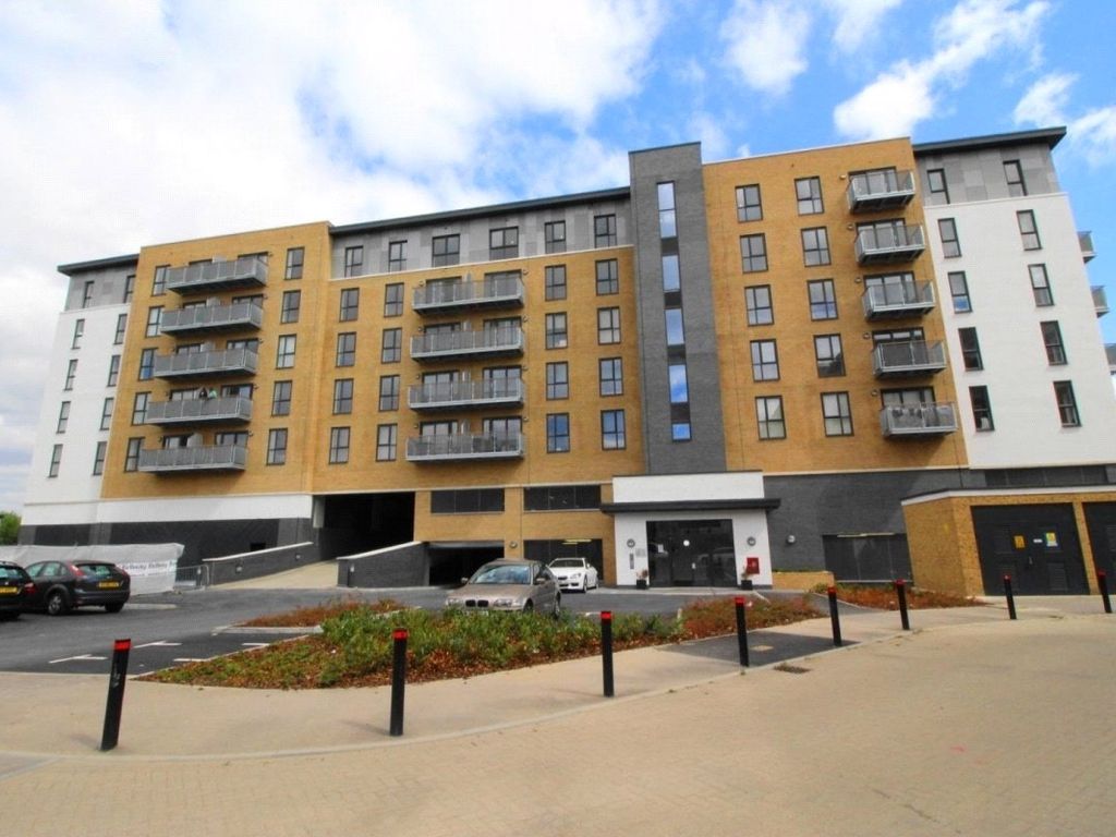 2 bed flat for sale in Clydesdale Way, Belvedere DA17, £250,000