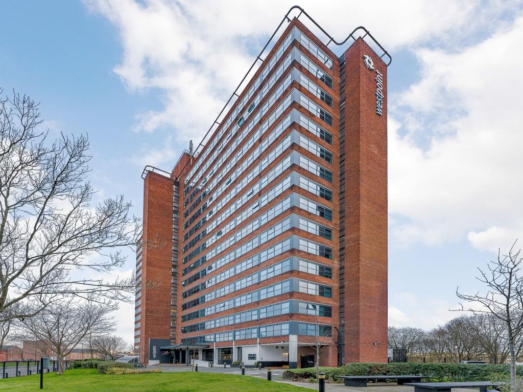 1 bed flat for sale in Chester Road, Old Trafford, Manchester M16, £130,000