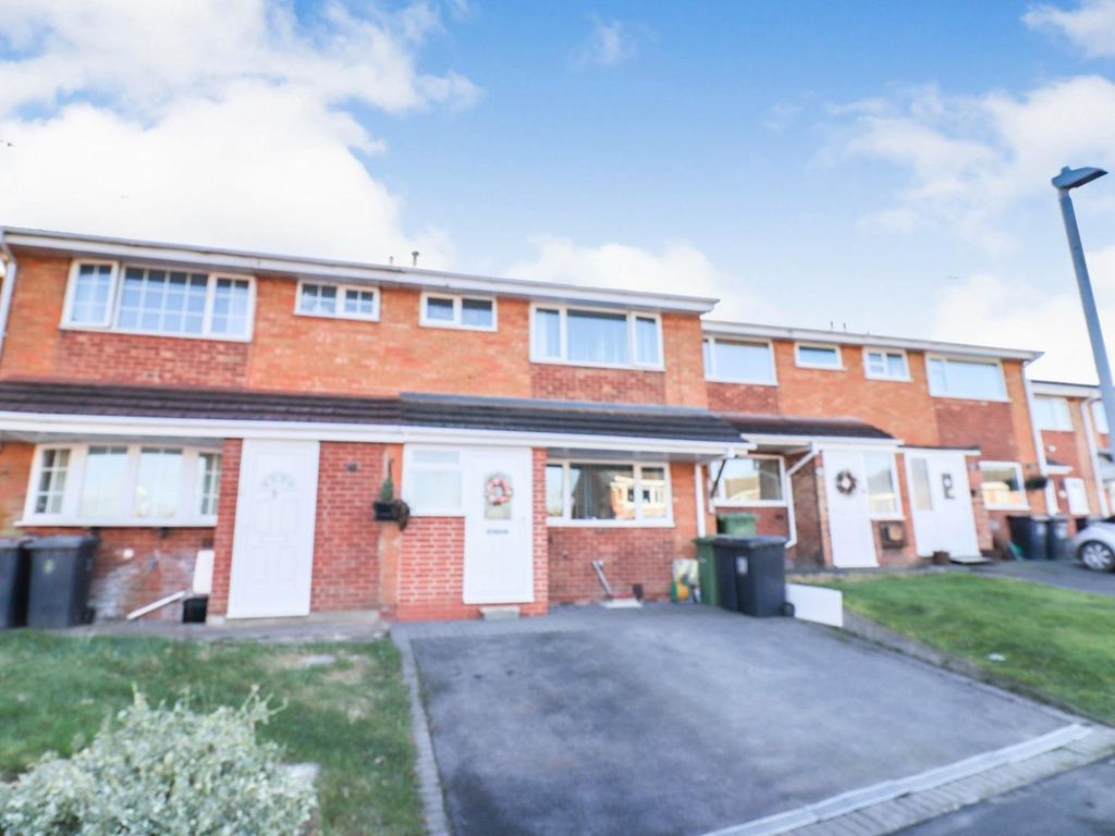 3 bed terraced house for sale in Kingfisher Avenue, Nuneaton CV10, £179,999