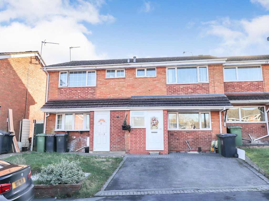 3 bed terraced house for sale in Kingfisher Avenue, Nuneaton CV10, £179,999