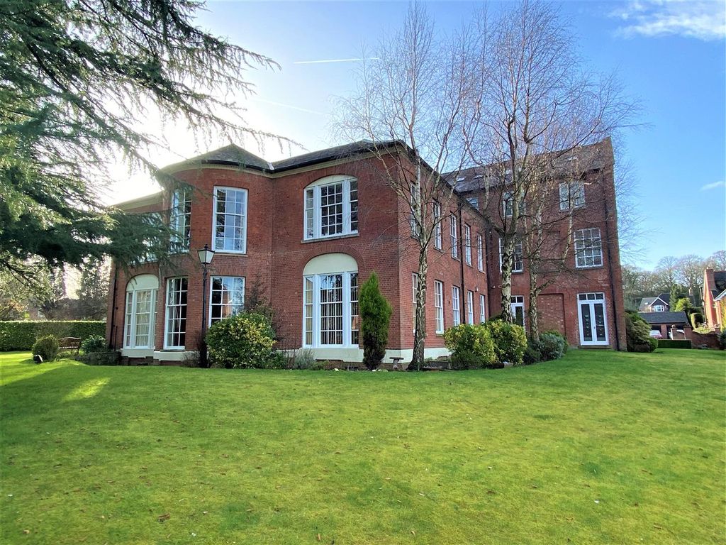 2 bed flat for sale in Westholme Close, Congleton CW12, £195,000
