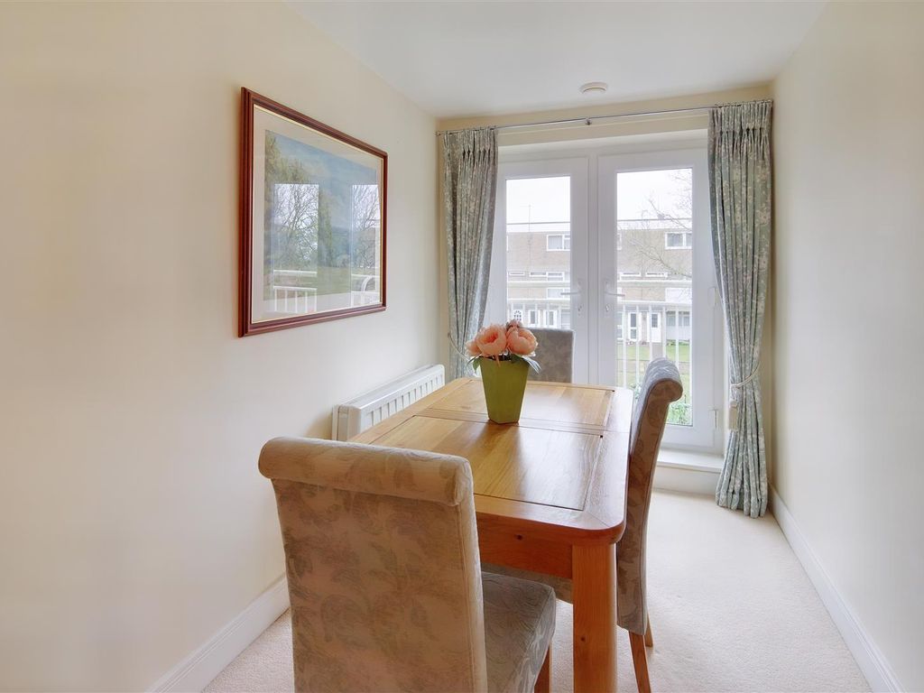 1 bed flat for sale in Goodes Court, Baldock Road, Royston SG8, £150,000